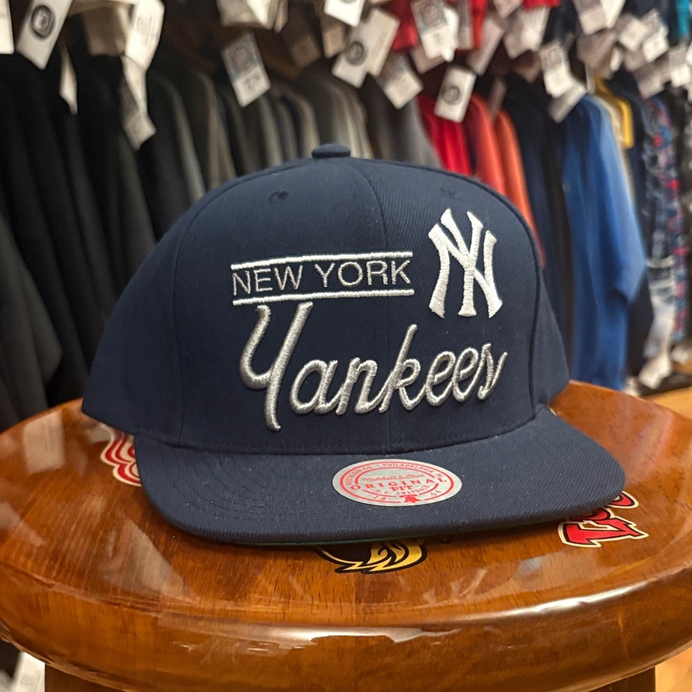 Mitchell & Ness New York Yankees SCRIPT LOGO Navy Blue Snapback Hat NWT